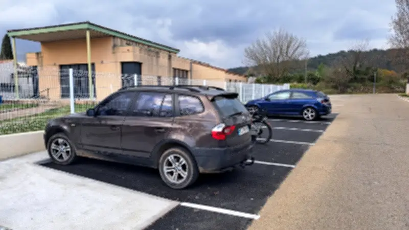 Clarensac : 17 nouvelles places de stationnement grâce aux conteneurs enterrés