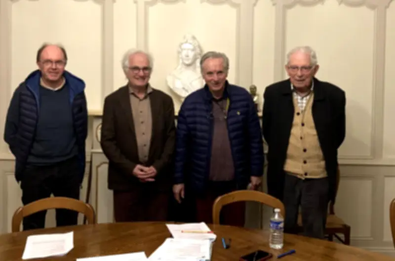 Claude Artigues reçoit la médaille de Garlin pour 43 ans d'engagement municipal et associatif