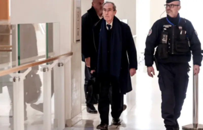 Claude Guéant absent du procès en appel du financement libyen de Sarkozy pour raisons médicales