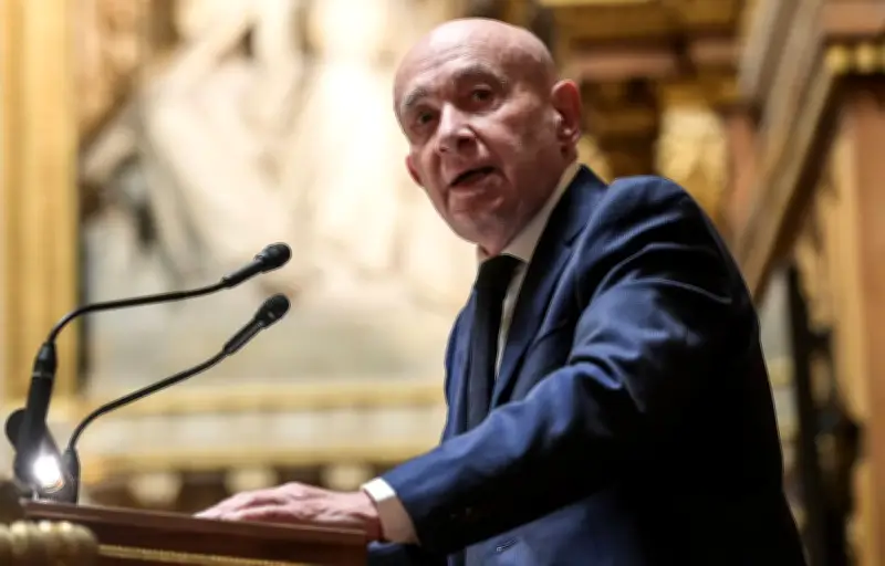 Claude Malhuret au Sénat : Trump qualifié de 'fou dangereux' et critique acerbe de la politique américaine