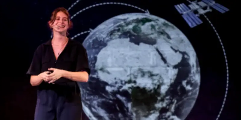 Célia Pelluet : l'humoriste physicienne qui compare l'humour à la science expérimentale