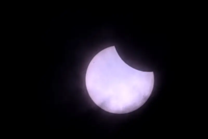 Éclipse solaire totale du 12 août 2026 : où et comment l'observer en toute sécurité