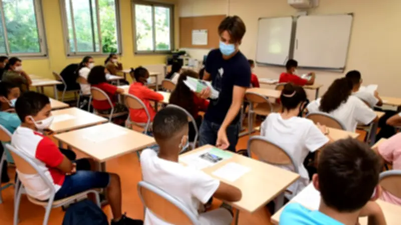 Écoles : fin du masque extérieur, un seul test et attestation supprimée après les vacances