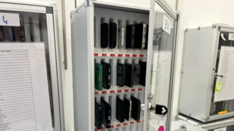 Collège sans portable : des boîtes à téléphone efficaces malgré un coût initial élevé