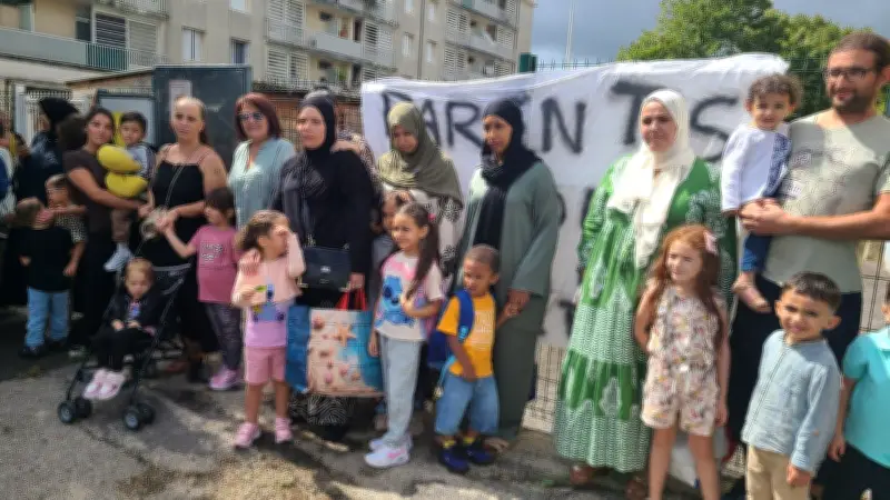 Colère des parents à Alès : blocage d'une école maternelle contre une fermeture de classe