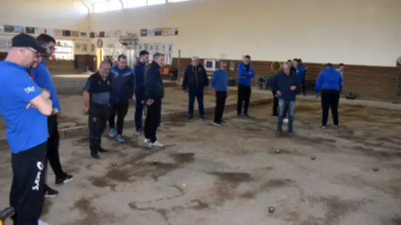 Concours de jeu provençal en triplette au boulodrome de Saint-Chély-d'Apcher