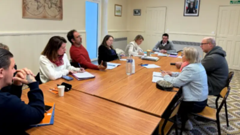 Conseil municipal de Montmirat : tensions autour du slogan "Agir ensemble"