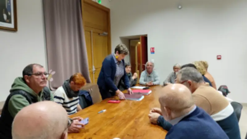 Conseil municipal tendu à Courniou : la maire blanchie après une enquête pour harcèlement