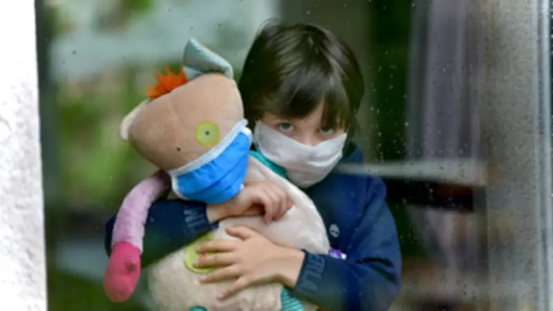 Covid-19 : explosion du taux d'incidence chez les 6-10 ans, nouvelles mesures en vue ?