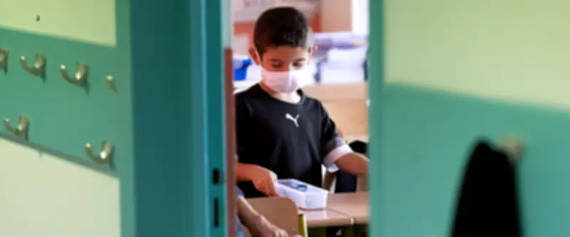 Covid-19 : retour du masque à l'école en France face à la cinquième vague épidémique