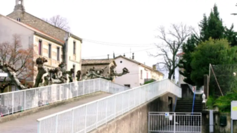Covid-19 : une classe maternelle fermée à Saint-Julien-de-Peyrolas