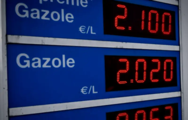 Crise au Moyen-Orient : les prix des carburants explosent en France