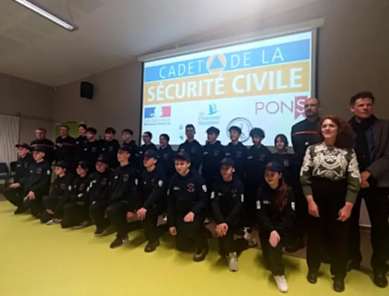 Cérémonie de remise des tenues pour les cadets de la Sécurité civile au collège de Pons