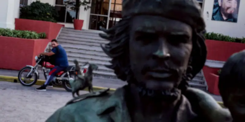 Cuba : le regard poignant de Lucien Lung sur un espoir en mutation