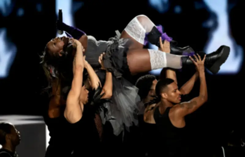 Dans les coulisses de la tournée de Théodora : l'incroyable préparation des danseurs