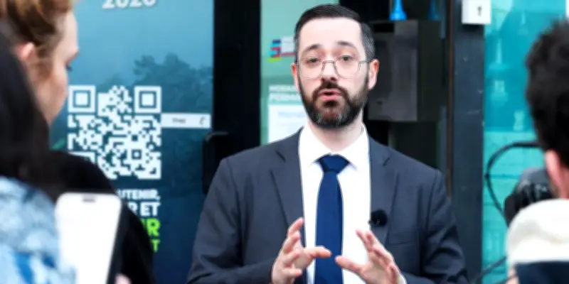 David Guiraud (LFI) en tête à Roubaix : une victoire nette au premier tour