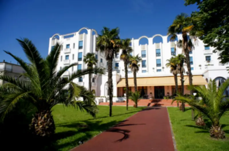 Dax, bien plus qu'une ville thermale : un voyage entre Art déco, histoire romaine et fêtes landaises