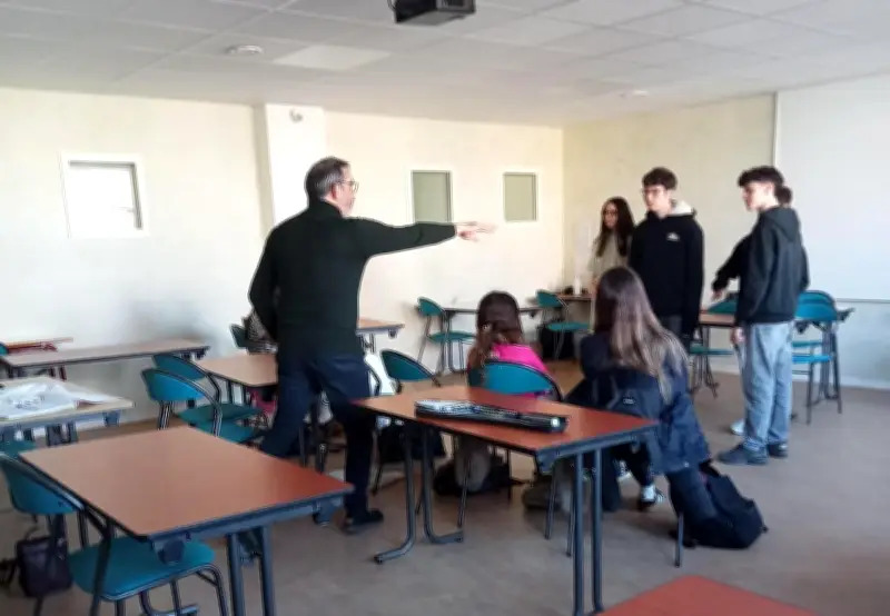 Dax : Des lycéens en difficulté retrouvent confiance par la mise en scène de chansons