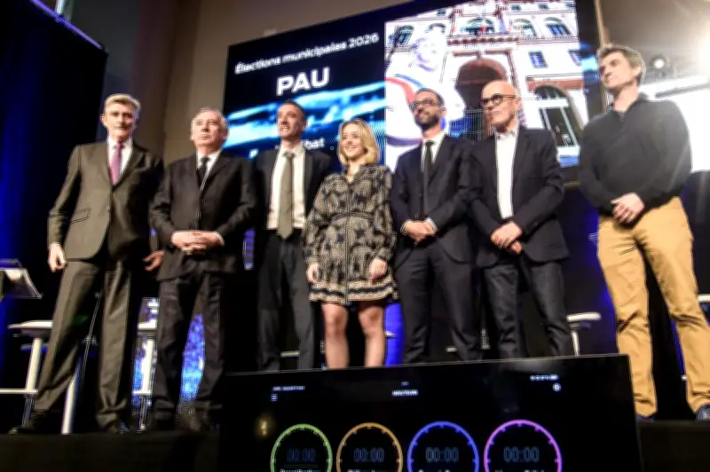 Débat municipal à Pau : le maire sortant François Bayrou sous le feu des critiques