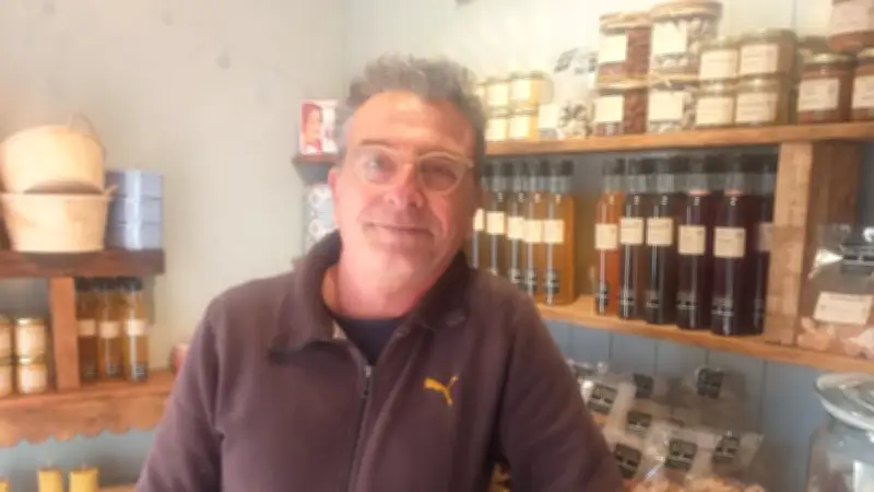 De cadre à apiculteur : la reconversion mielleuse de Christophe Clément à Ners