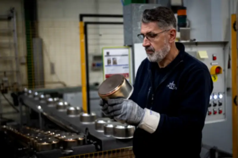 De fleuron déchu à PME familiale : la recette du succès de Cristel, fabricant de poêles en inox