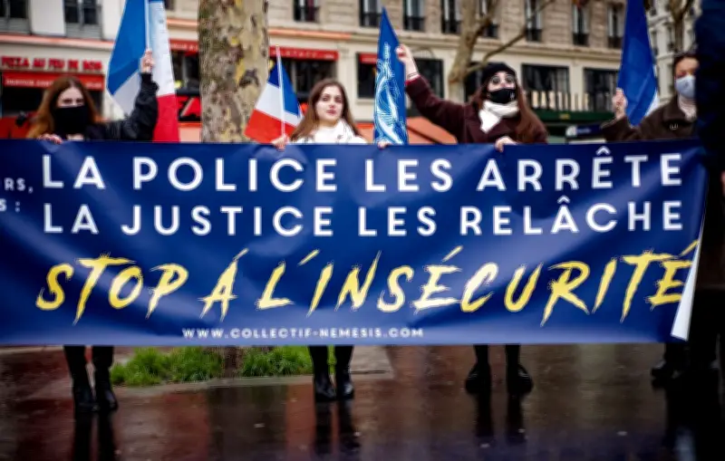 De 'Nicolas qui paie' à 'Nicolas qui vote' : l'ultradroite s'empare des municipales