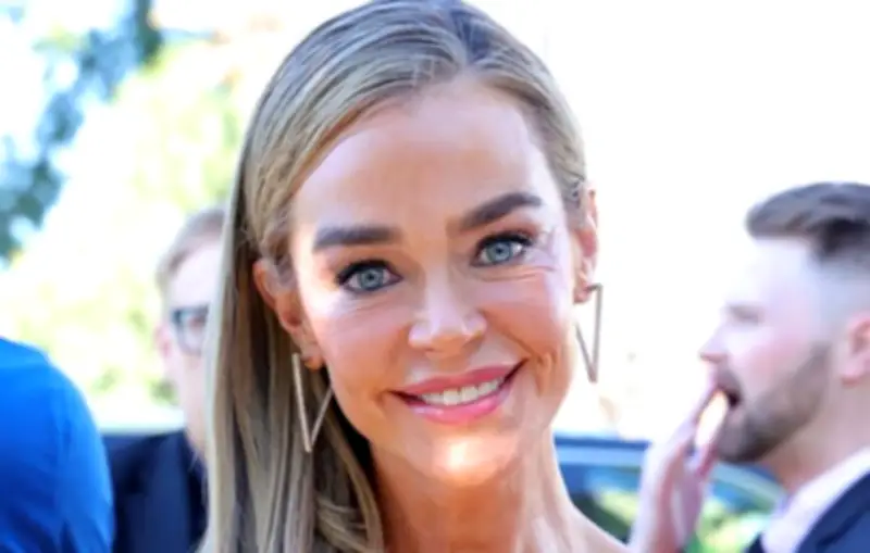 Denise Richards révèle son lifting après les commentaires de son ex-mari