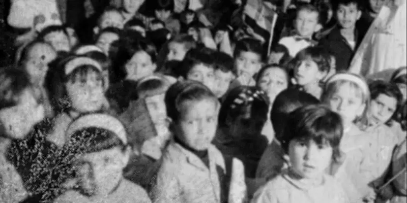 Derrière les Drapeaux le Soleil : autopsie de la dictature paraguayenne via ses archives