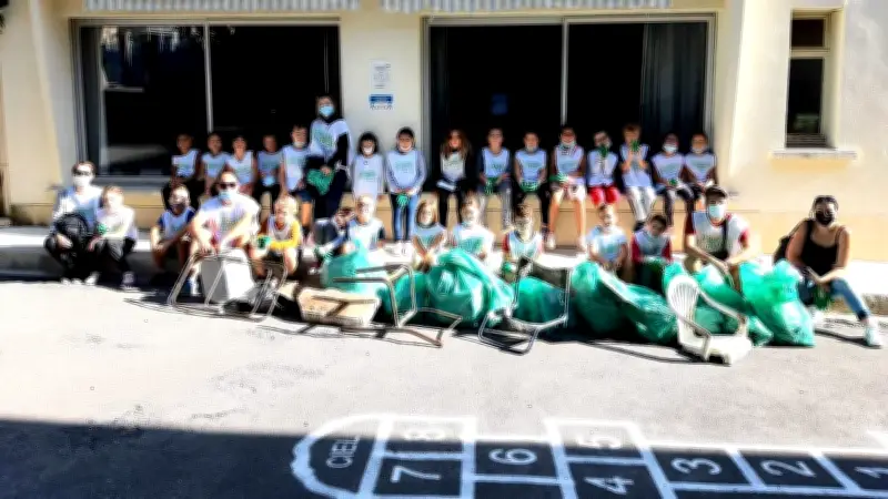 Des écoliers mobilisés pour nettoyer leur village dans le Gard