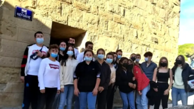 Des collégiens découvrent la tour Royale et le télégraphe Chappe à Gallargues-le-Montueux