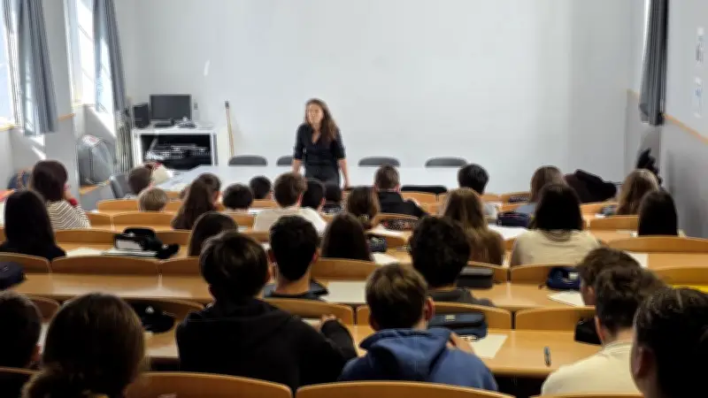 Des collégiens rencontrent Léonor de Récondo pour un projet interdisciplinaire sur la mémoire