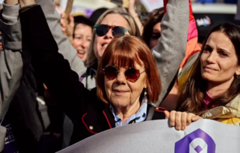 Des dizaines de milliers manifestent pour les droits des femmes en France