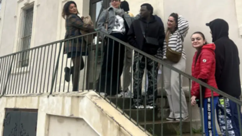 Des jeunes de la Mecs découvrent la citoyenneté locale en mairie de Ceyras