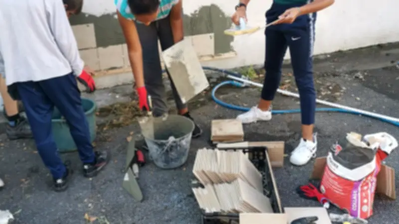 Des jeunes volontaires embellissent Montagnac pendant leurs vacances scolaires