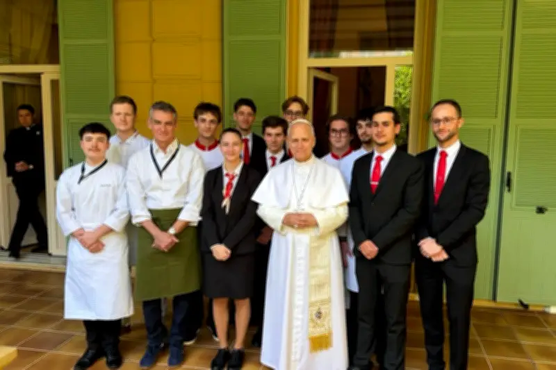 Des lycéens monégasques préparent et servent le déjeuner du pape Léon XIV