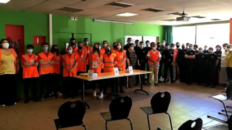 Des lycéens nîmois publient un recueil littéraire au profit de la Croix-Rouge