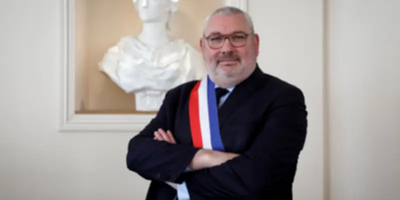 Des maires RN retirent le drapeau européen de leur mairie après leur élection