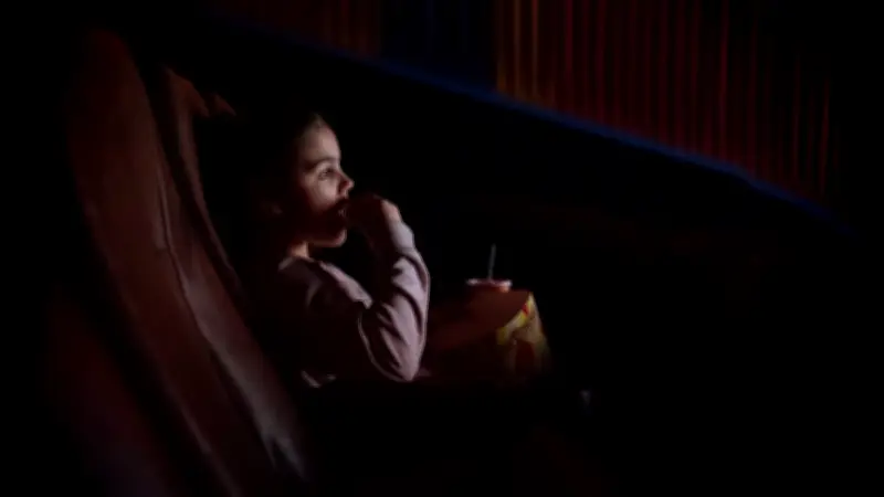 Deux fillettes oubliées au cinéma lors d'une sortie scolaire dans le Doubs