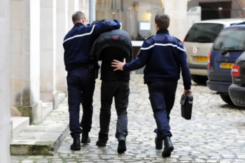 Deux jeunes interpellés après une fuite de 700 km pour une agression au couteau à Monsempron-Libos