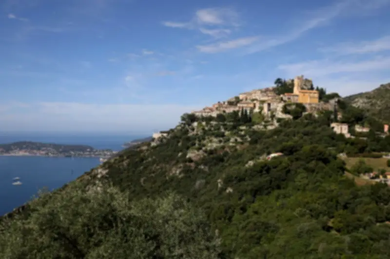 Deux ouvriers ensevelis par un éboulement à Èze, l'un dans un état grave