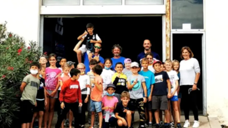 Deux semaines de voile pour des élèves de CM1 à Valras : une expérience pédagogique enrichissante