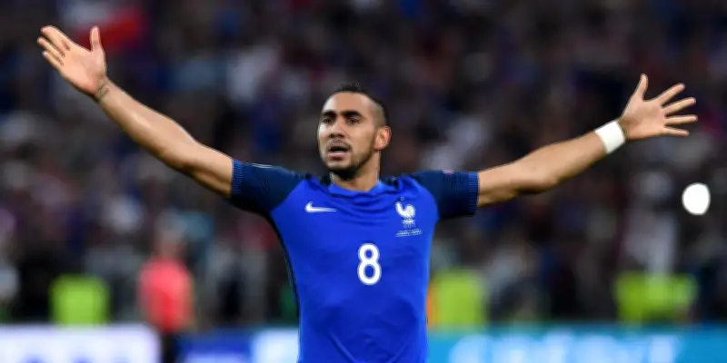 Dimitri Payet, ancien milieu de l'équipe de France, annonce la fin de sa carrière à 38 ans
