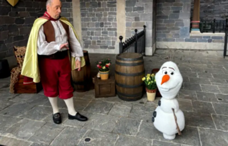 Disneyland Paris : Olaf, la marionnette robotique qui déçoit les fans