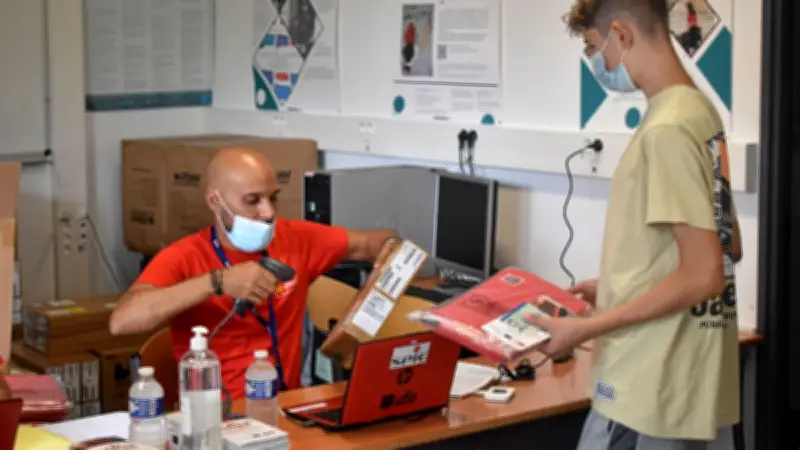 Distribution de 3 000 ordinateurs aux lycéens nîmois par la Région Occitanie