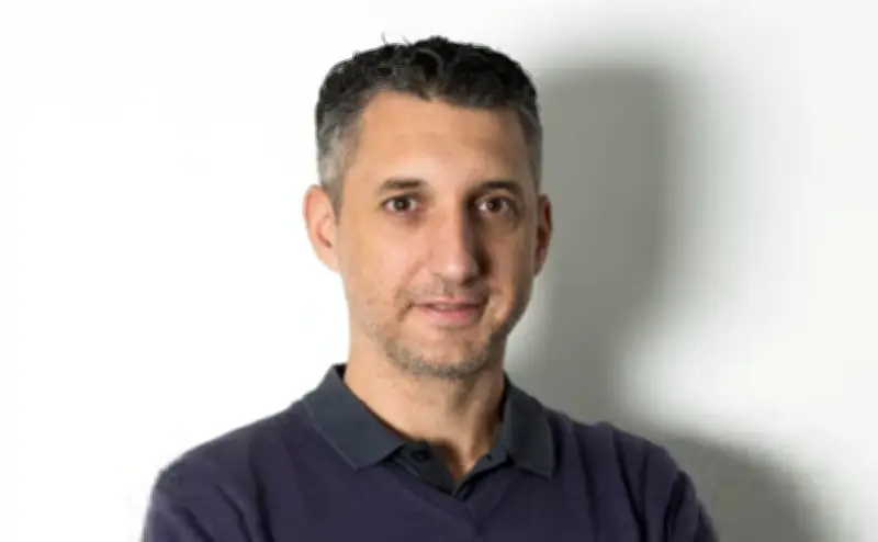 Docteur Guilhem Larrieu présente ses recherches sur les nanotechnologies à Doazit