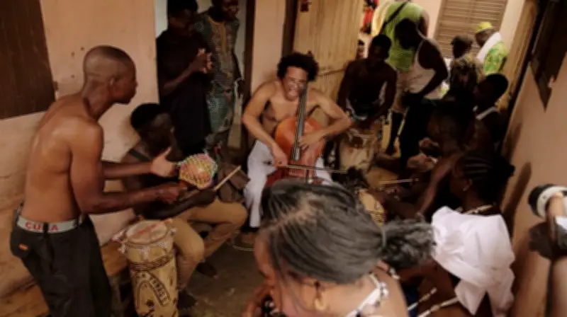 Dodji Larchet explore le vodun dans un dialogue spirituel contemporain