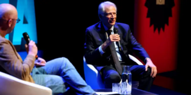 Dominique de Villepin offre une leçon de géopolitique au Festival Séries Mania à Lille