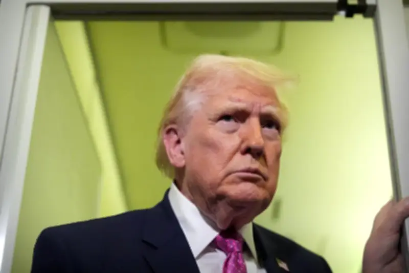 Donald Trump annonce un complexe militaire sous sa future salle de bal