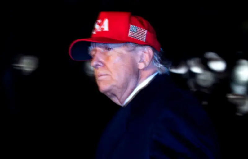 Donald Trump prévoit une opération de 4 à 5 semaines contre l'Iran après des frappes meurtrières