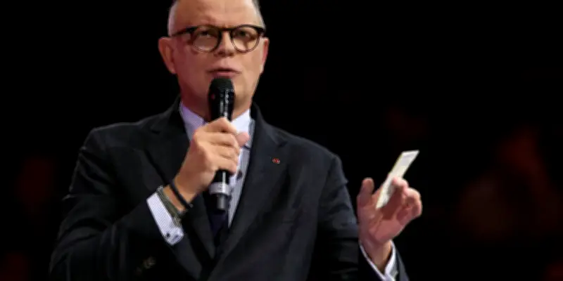 Édouard Philippe défend une immigration choisie et une normalisation avec l'Algérie